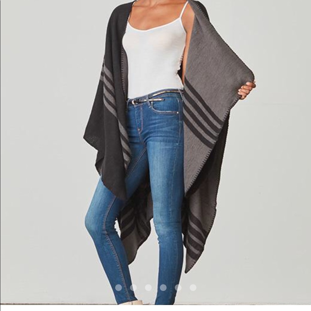 BB Dakota Poncho// Warm// Reversible// NWT